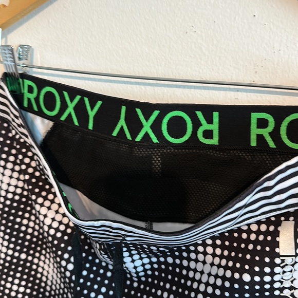 Roxy Stay On Capris - Picture 8 of 9